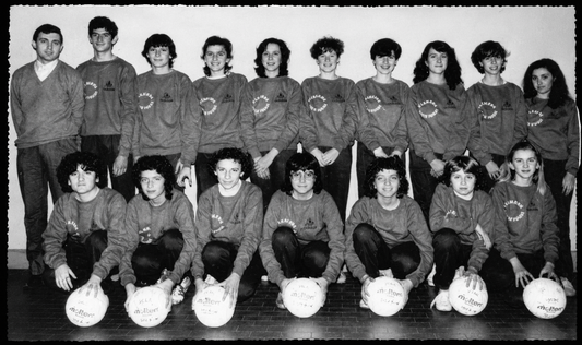 Foto storica di una squadra femminile di pallavolo della Florens Vigevano
