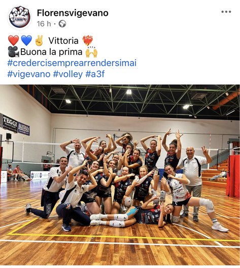 La prima squadra femminile della Pallavolo Florens Vigevano esulta al Pala Bonomi